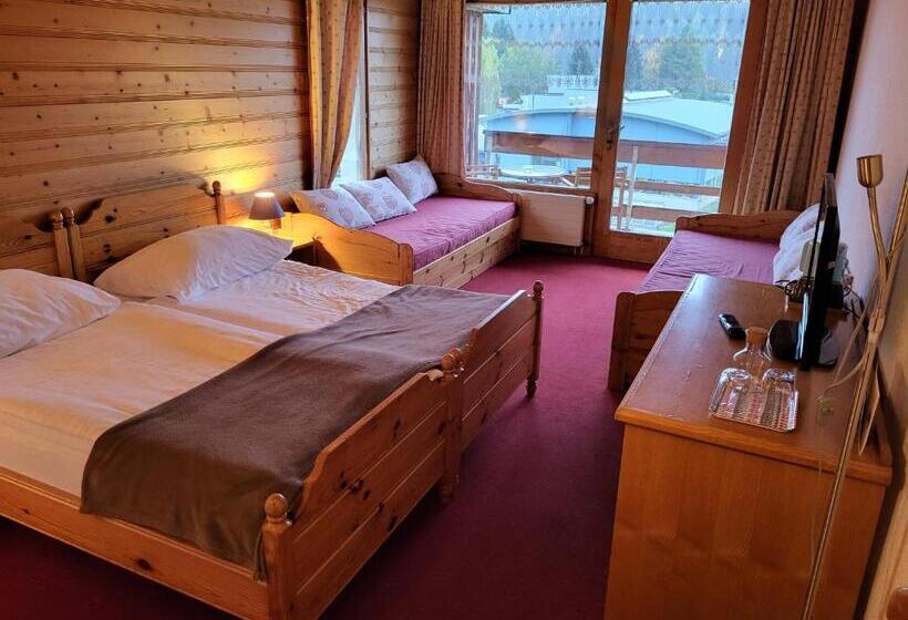 Standard Triple Room with Terrace, La Tour D Ai