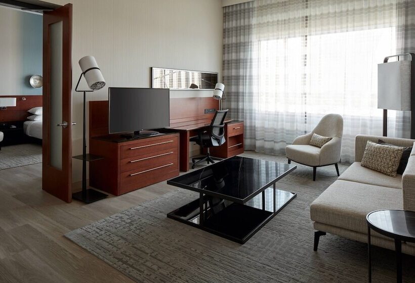 سوییت لوکس, Marriott Montreal Airport In Terminal
