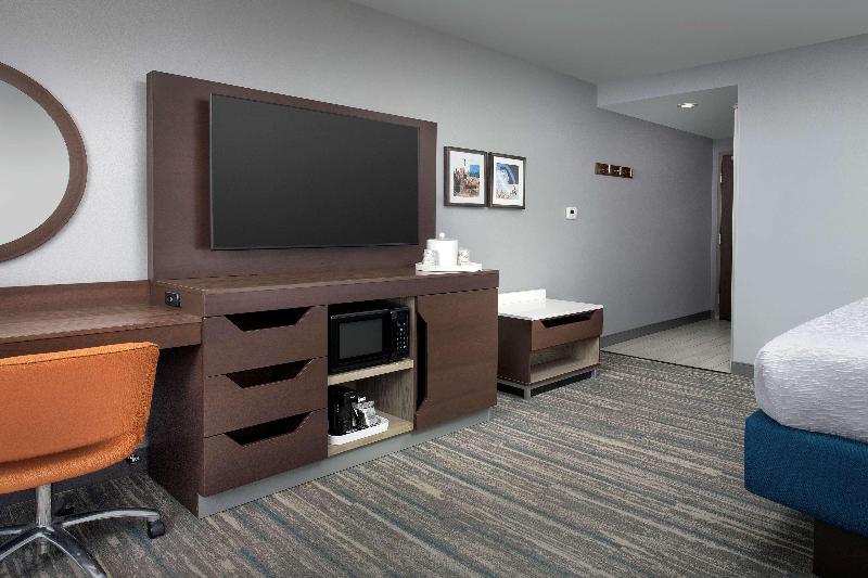 اتاق استاندارد با تخت بزرگ, Marriott Montreal Airport In Terminal