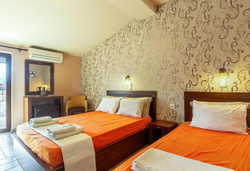 اتاق استاندارد سه تخته با چشم‌انداز, Toti Boutique Rooms