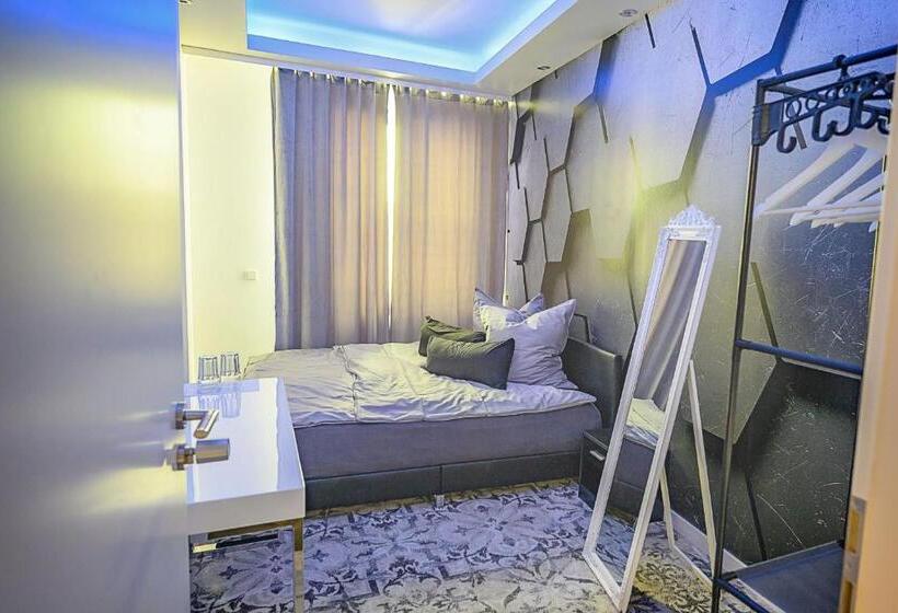 اتاق اکونومی, Little Suite