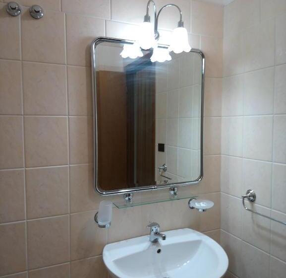 اتاق استاندارد سه نفره, Casapaceebene