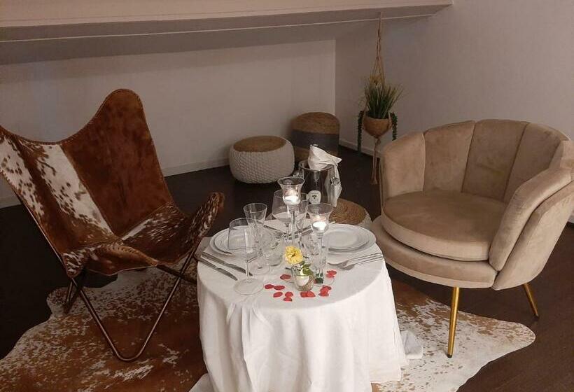 سوییت لوکس, La Villa Des Ames Liées