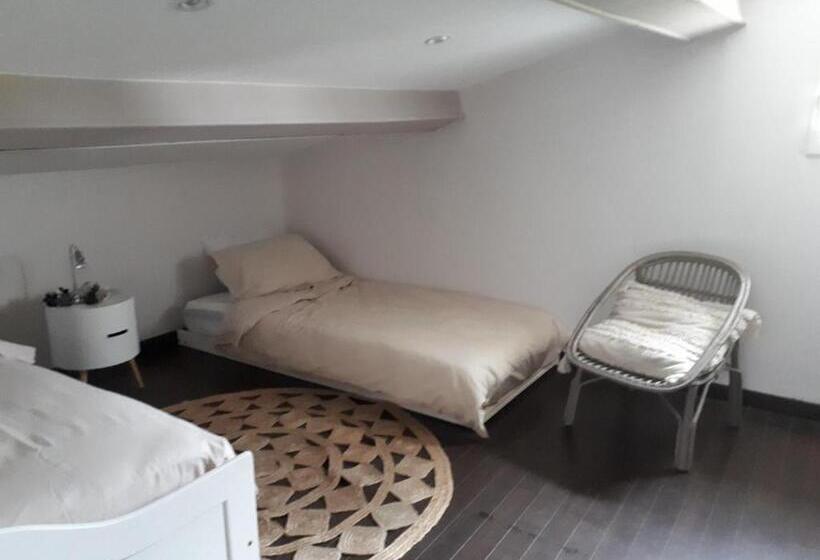 سوییت لوکس, La Villa Des Ames Liées