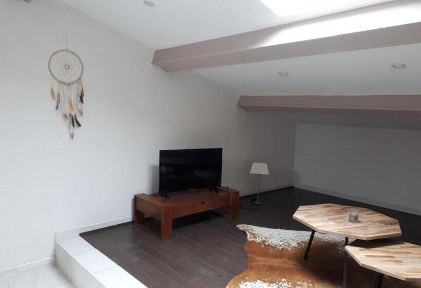 سوییت لوکس, La Villa Des Ames Liées