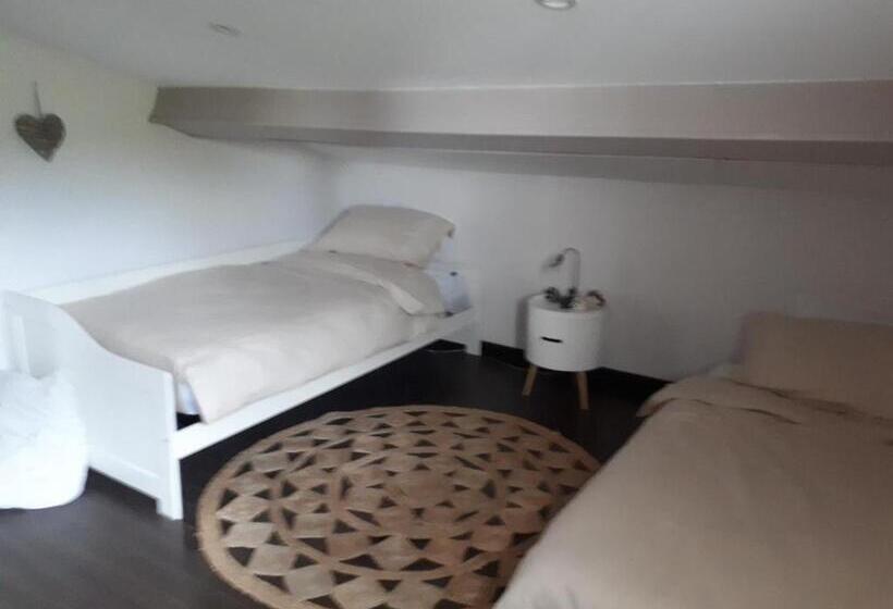 سوییت لوکس, La Villa Des Ames Liées