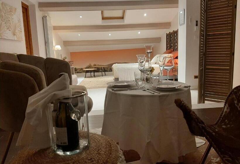 سوییت لوکس, La Villa Des Ames Liées
