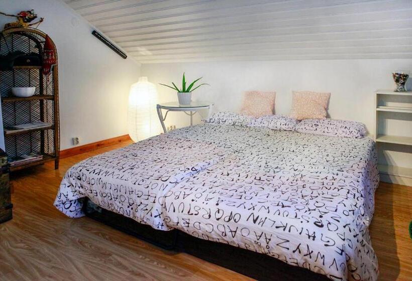 اتاق استاندارد, The Cozy Little House