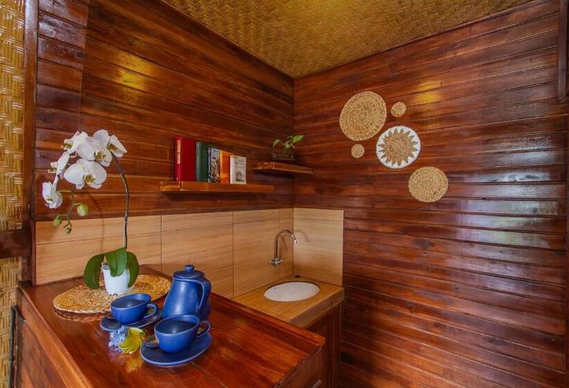 ویلای استاندارد با چشم‌انداز باغ, Mailaku House