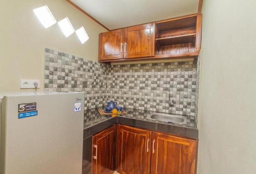 سوییت با چشم‌انداز باغ, Mailaku House