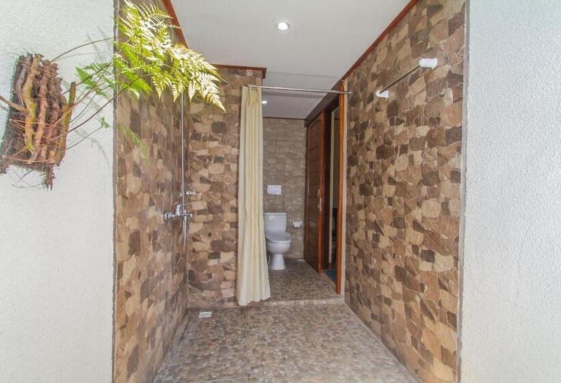 سوییت با چشم‌انداز باغ, Mailaku House