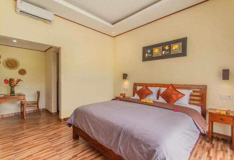 سوییت با چشم‌انداز باغ, Mailaku House