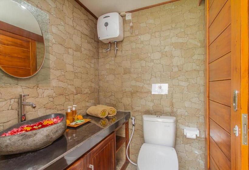 سوییت با چشم‌انداز باغ, Mailaku House