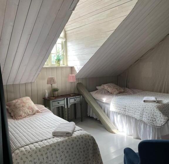 اتاق استاندارد با سرویس بهداشتی مشترک, Arphus Lodge