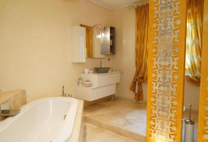 Standard room with outdoor bath, Villa Giulia