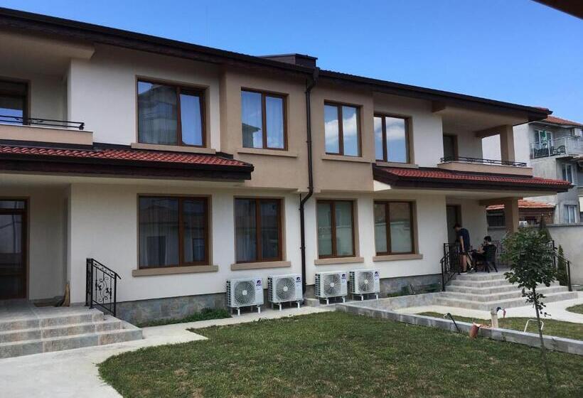 استودیوی لوکس, Guest House Zornica In Obzor