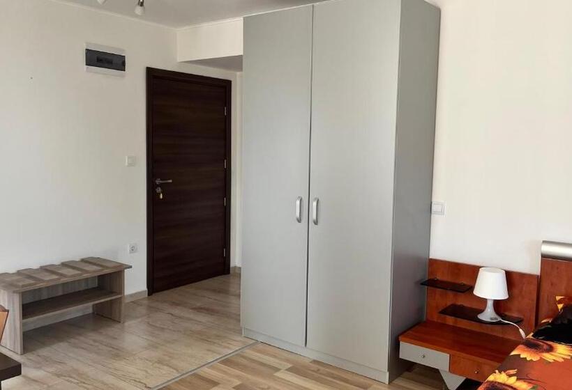 带露台的标准工作室, Guest House Zornica In Obzor