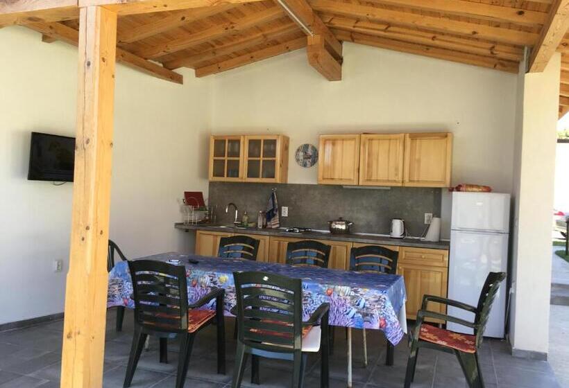 带露台的标准工作室, Guest House Zornica In Obzor