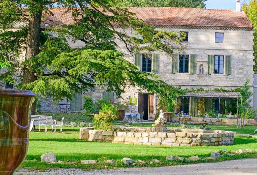 اتاق راحتی سه تخته, Bastide De Bellegarde