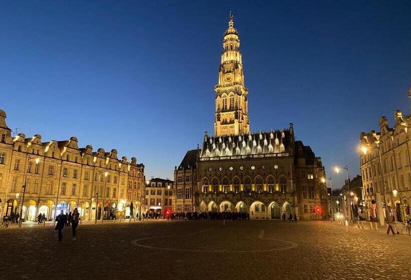 اتاق استاندارد, La Cour Des Grands