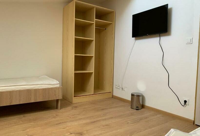 اتاق استاندارد با سرویس بهداشتی مشترک, Chata Trubárka
