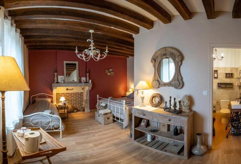 اتاق سه‌نفرۀ استاندارد با سرویس بهداشتی بیرون از اتاق, Entre Loire Et Sologne Maison D Hôtes