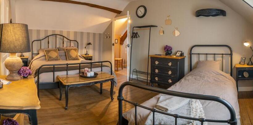 اتاق سه‌نفرۀ استاندارد با سرویس بهداشتی بیرون از اتاق, Entre Loire Et Sologne Maison D Hôtes