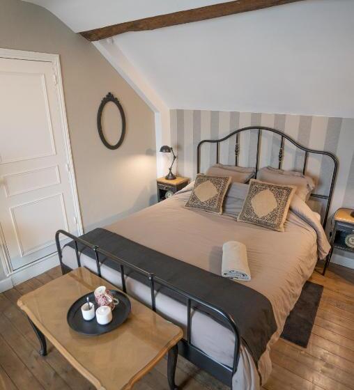 اتاق سه‌نفرۀ استاندارد با سرویس بهداشتی بیرون از اتاق, Entre Loire Et Sologne Maison D Hôtes