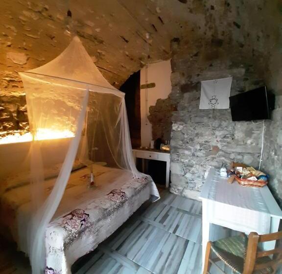 اتاق استاندارد با تخت بزرگ, La Grotta Dell Antica Calvasino   Jacuzzi