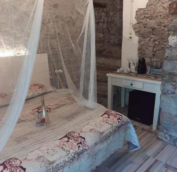 اتاق استاندارد با تخت بزرگ, La Grotta Dell Antica Calvasino   Jacuzzi