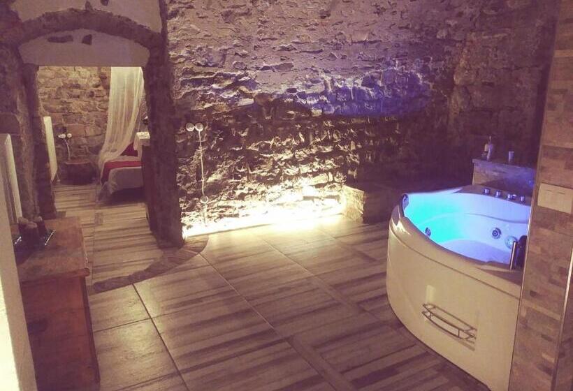 اتاق استاندارد با تخت بزرگ, La Grotta Dell Antica Calvasino   Jacuzzi