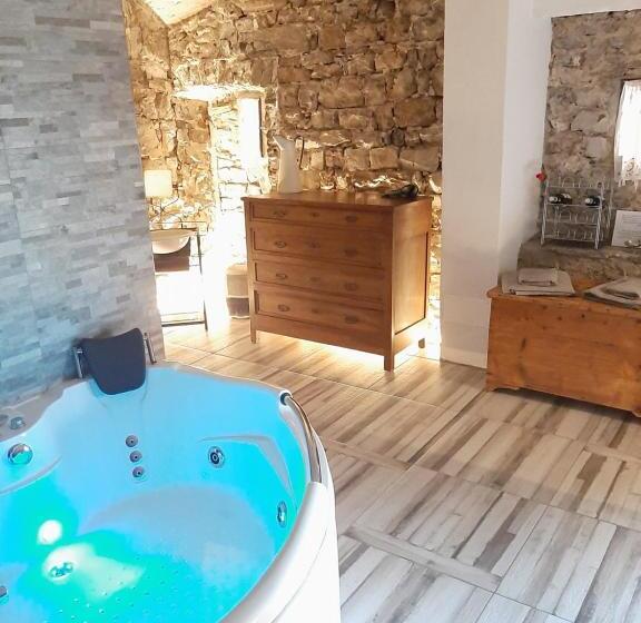 اتاق استاندارد با تخت بزرگ, La Grotta Dell Antica Calvasino   Jacuzzi