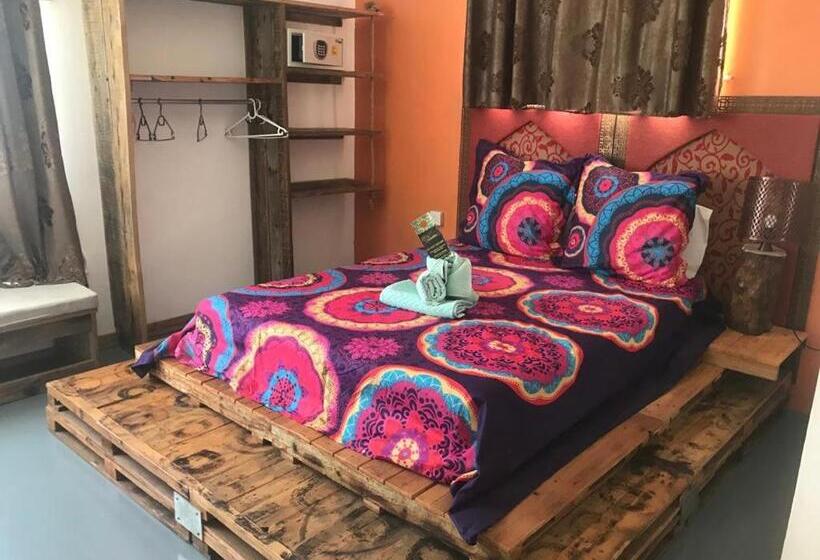 استودیوی سوپریور, La Koquillishe