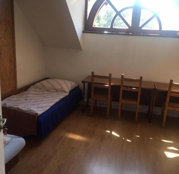 اتاق خانوادگی با سرویس بهداشتی مشترک, Göncölház