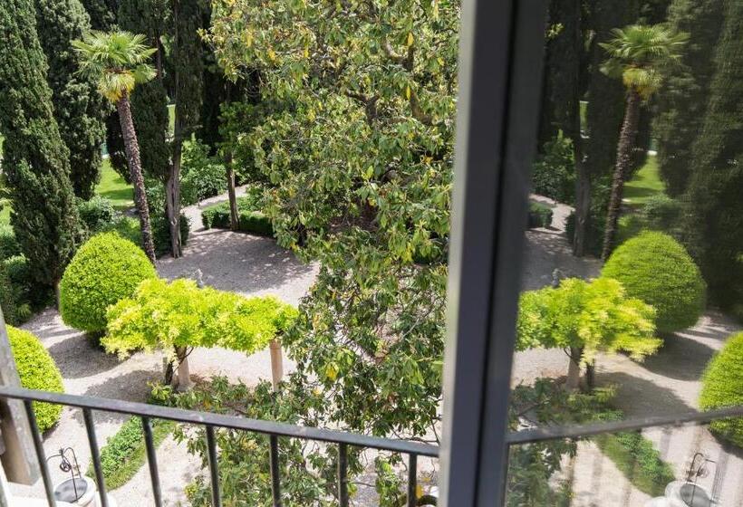 سوئیت جونیور با چشم‌انداز باغ, Villa Saccomani