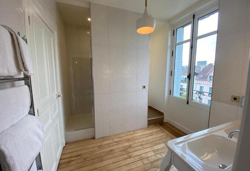 اتاق لوکس با تخت بزرگ, Maison Blanche Chartres   Maison D Hôtes 5 étoiles