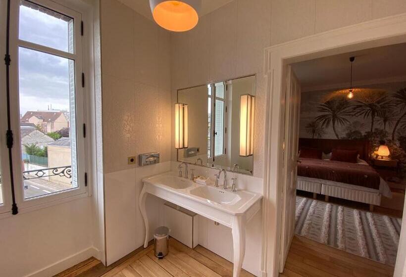 اتاق لوکس با تخت بزرگ, Maison Blanche Chartres   Maison D Hôtes 5 étoiles