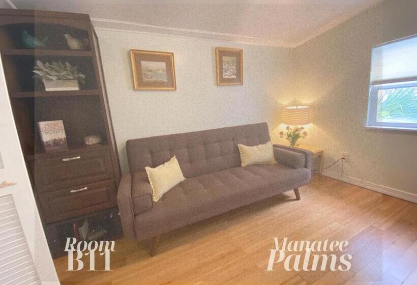 سوئیت جونیور با چشم‌انداز باغ, Manatee Palms