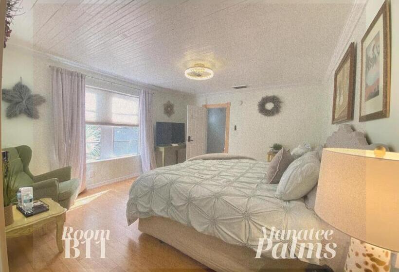 سوئیت جونیور با چشم‌انداز باغ, Manatee Palms