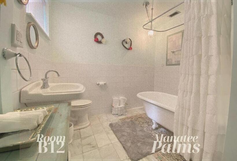 سوئیت جونیور با چشم‌انداز باغ, Manatee Palms