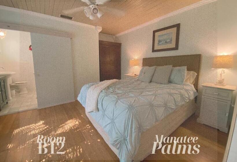 سوئیت جونیور با چشم‌انداز باغ, Manatee Palms