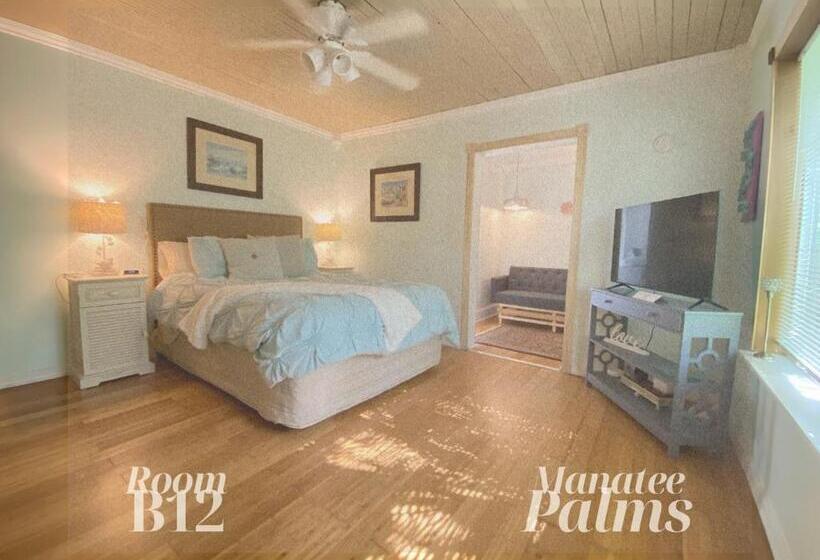 سوئیت جونیور با چشم‌انداز باغ, Manatee Palms