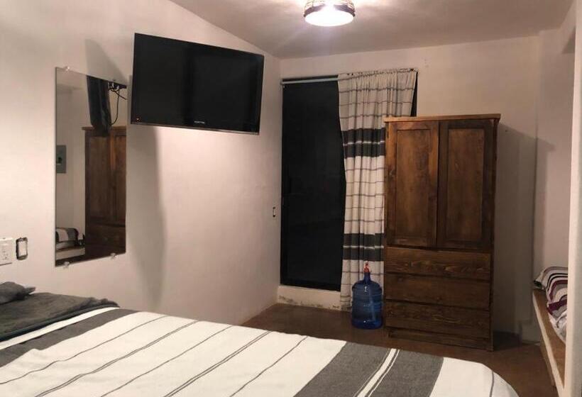 اتاق راحتی سه تخته, Casa Arrecife Tortuga 3, Beach Is Steps Away! Fast Internet, Private Cozy Room!