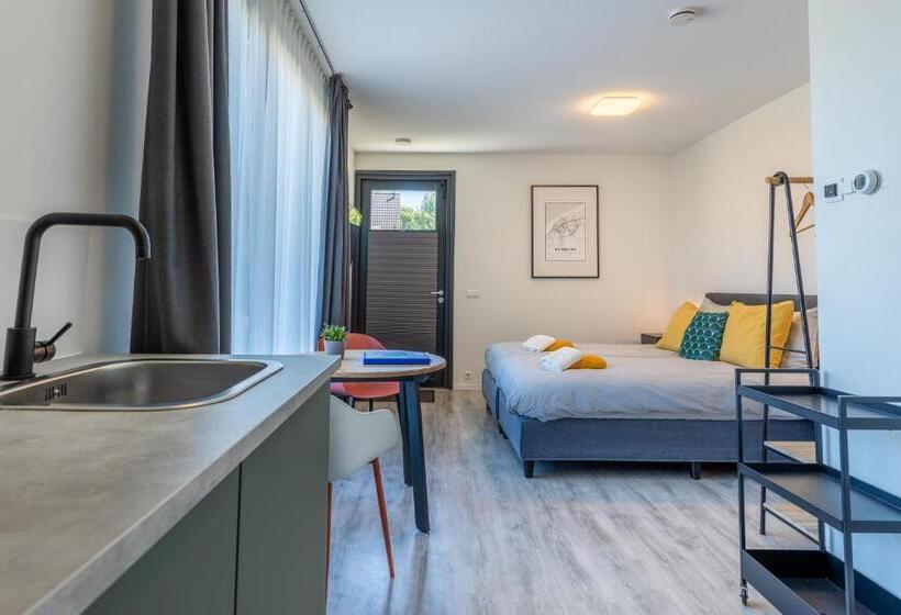 Номер Deluxe, Roosjesweg 2 Gastenkamer Met Parkeerplaats En Terras Eg