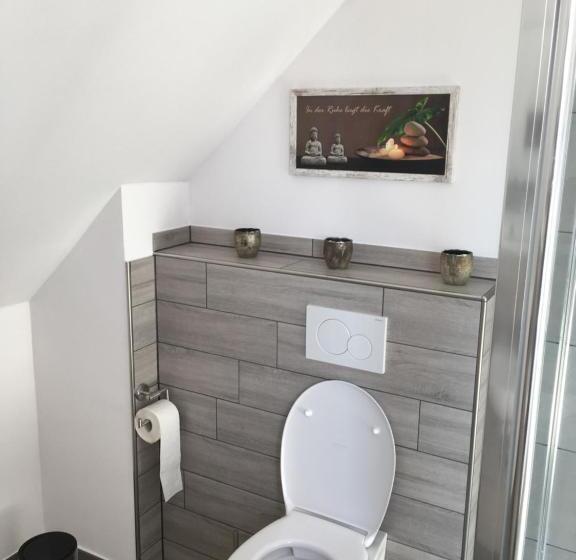 اتاق استاندارد یک نفره, Gäste Und Messezimmer Adelheidsdorf