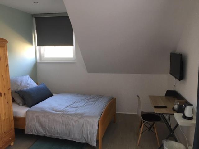 اتاق استاندارد یک نفره, Gäste Und Messezimmer Adelheidsdorf