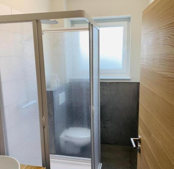 اتاق کلاسیک چهارنفره, Gäste Und Messezimmer Adelheidsdorf
