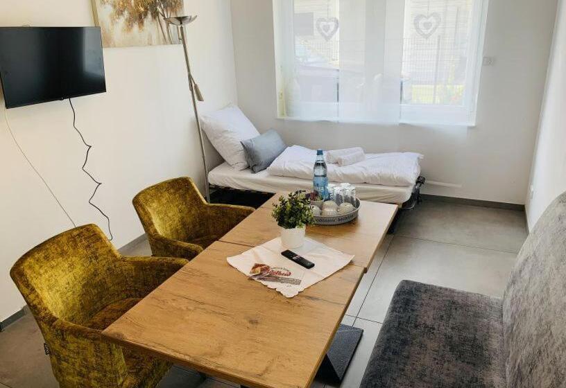 اتاق کلاسیک چهارنفره, Gäste Und Messezimmer Adelheidsdorf