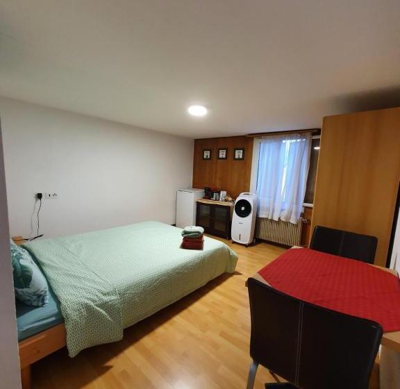 غرفة قياسية, Buongustaio Fereinzimmer Room Inside A Flat