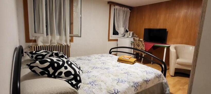 غرفة قياسية, Buongustaio Fereinzimmer Room Inside A Flat
